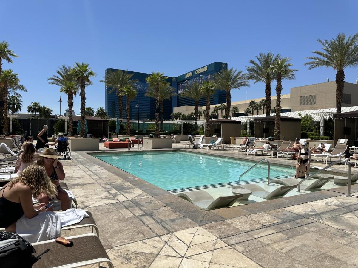 Mgm Signature Deluxe Balcony Strip View Suite Las Vegas Bagian luar foto