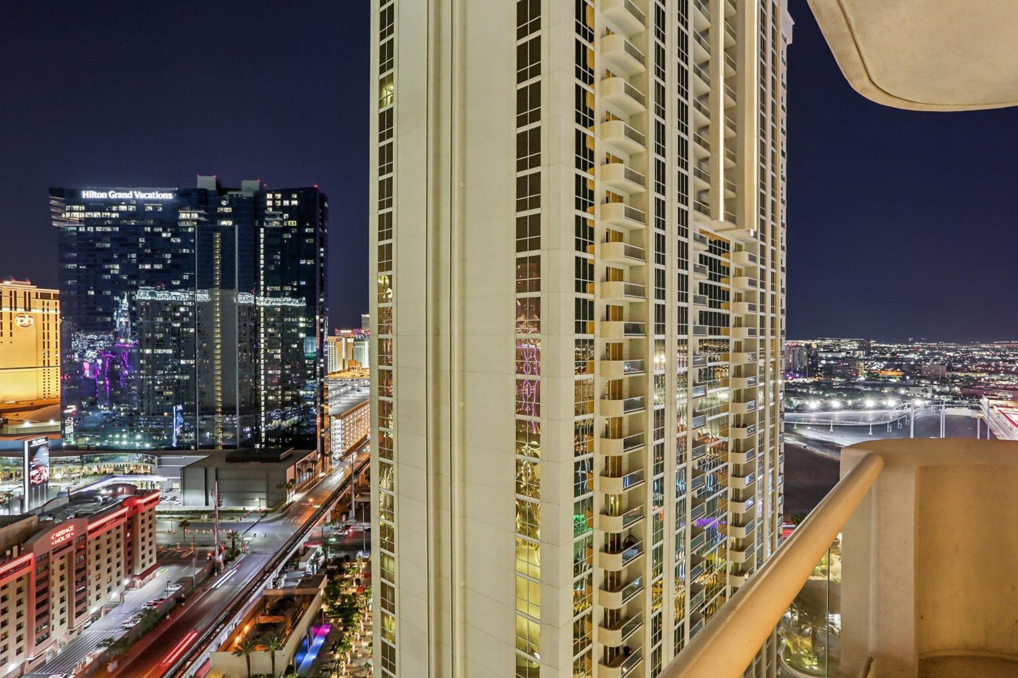 Mgm Signature Deluxe Balcony Strip View Suite Las Vegas Bagian luar foto