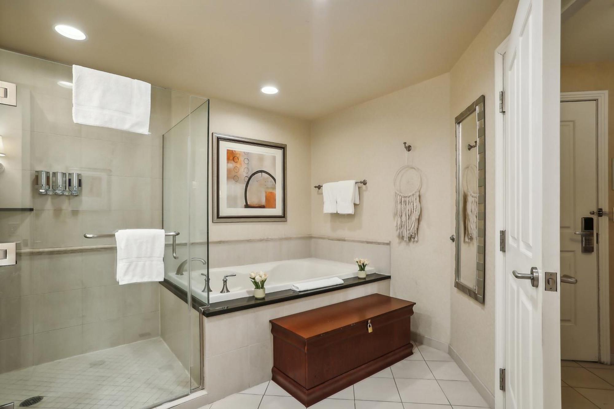 Mgm Signature Deluxe Balcony Strip View Suite Las Vegas Bagian luar foto